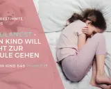 Ein Kind krümmt sich ängstlich im Bett. "Schulangst - mein Kind will nicht zur Schule gehen." Ist das Kind das Problem?