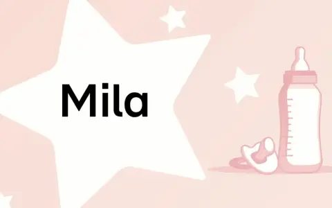 Der Name Mila bedeutet "lieb" oder "gütig". Auf dem Bild sind Sterne, eine Babyflasche und ein Schnuller zu sehen, die auf ein Neugeborenes hindeuten.
