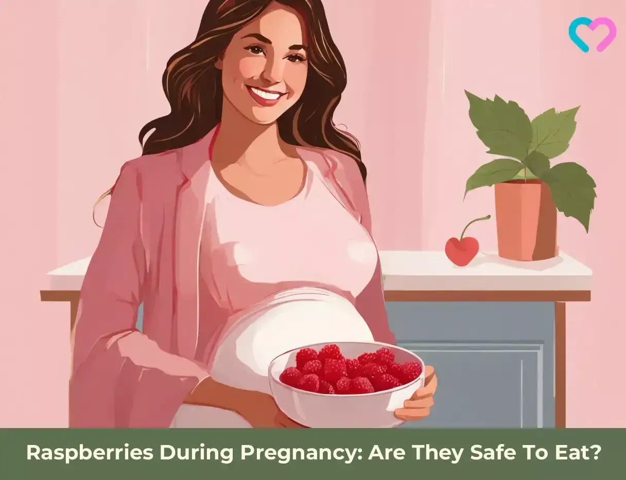 L&auml;chelnde Schwangere h&auml;lt eine Sch&uuml;ssel voller Himbeeren. Himbeeren sind eine gesunde Wahl w&auml;hrend der Schwangerschaft.